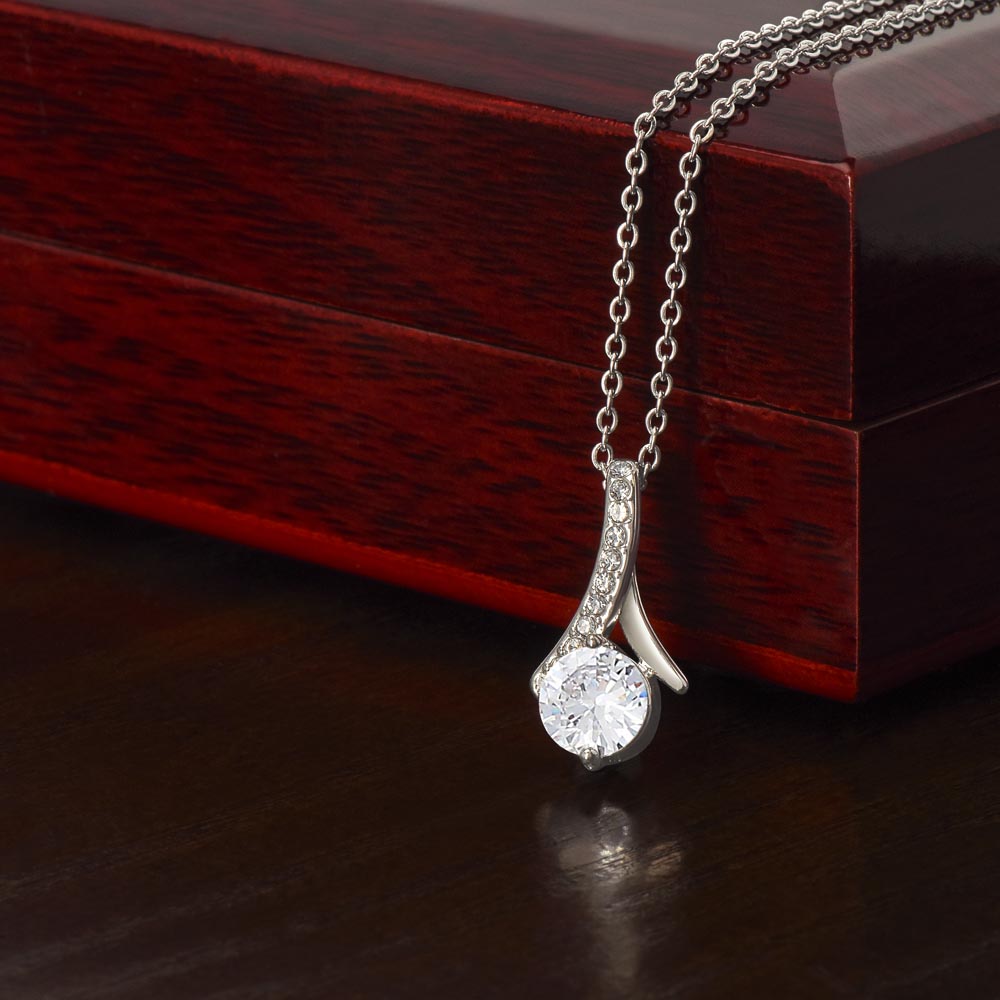 The Montéva Heirloom Necklace