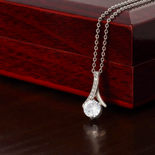 The Montéva Heirloom Necklace